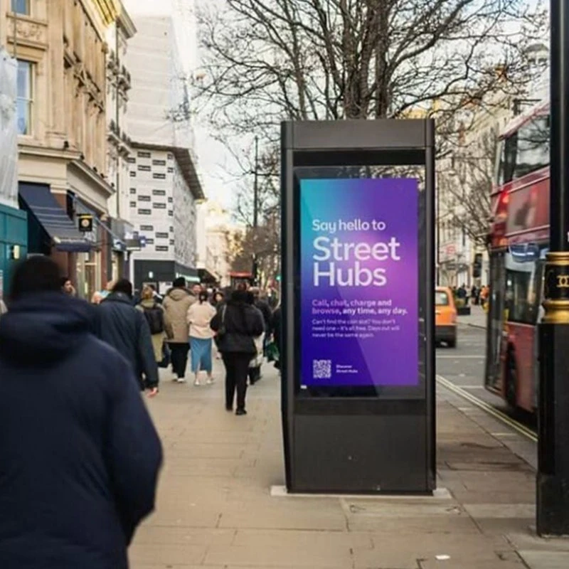 Qtenboard Outdoor Vertical Digital Signage for transportation hubs