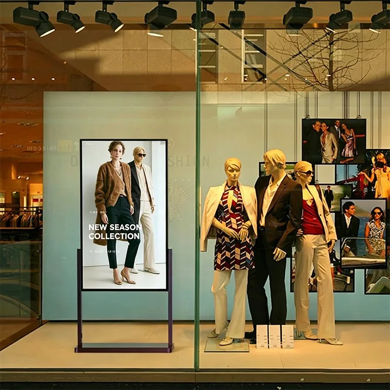 Qtenboard Digital Signage in fashion boutique window