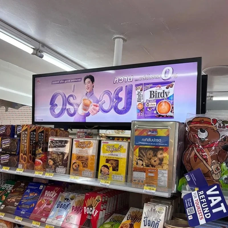 Qtenboard rotating digital signage case study Thailand retail store fashion chain
